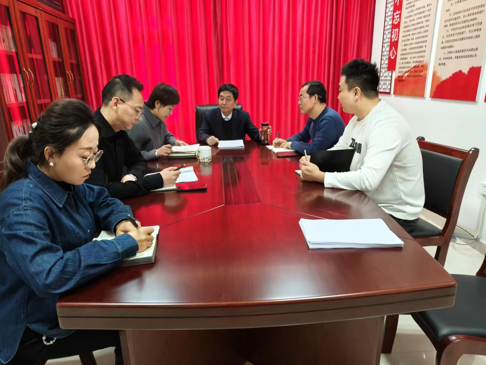 3月19日下午，延安市侨联召开专题会议，传达学习省侨联八届七次全委（扩大）会议精神.jpg