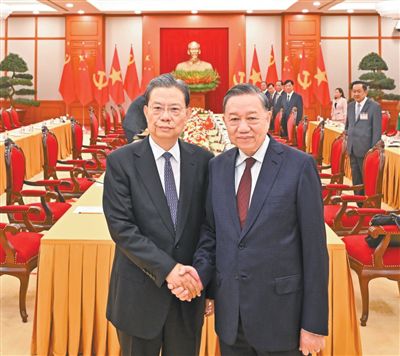 赵乐际.jpg